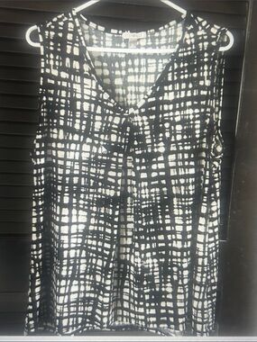 Sleeveless Black & White Grid-Print V-Neck Camisole